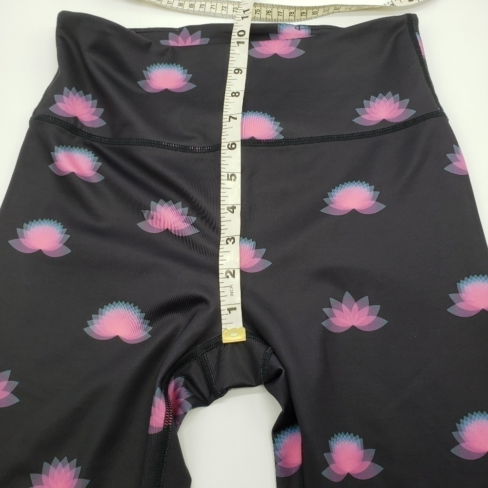 FP Movement Free People women US Small black leggings pink lotus flowers poly - Picture 10 of 11